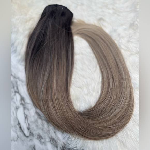 Human hair blend 24 In Dirty Blonde Ombre Straight hair  Clip in Extensions - Picture 1 of 7